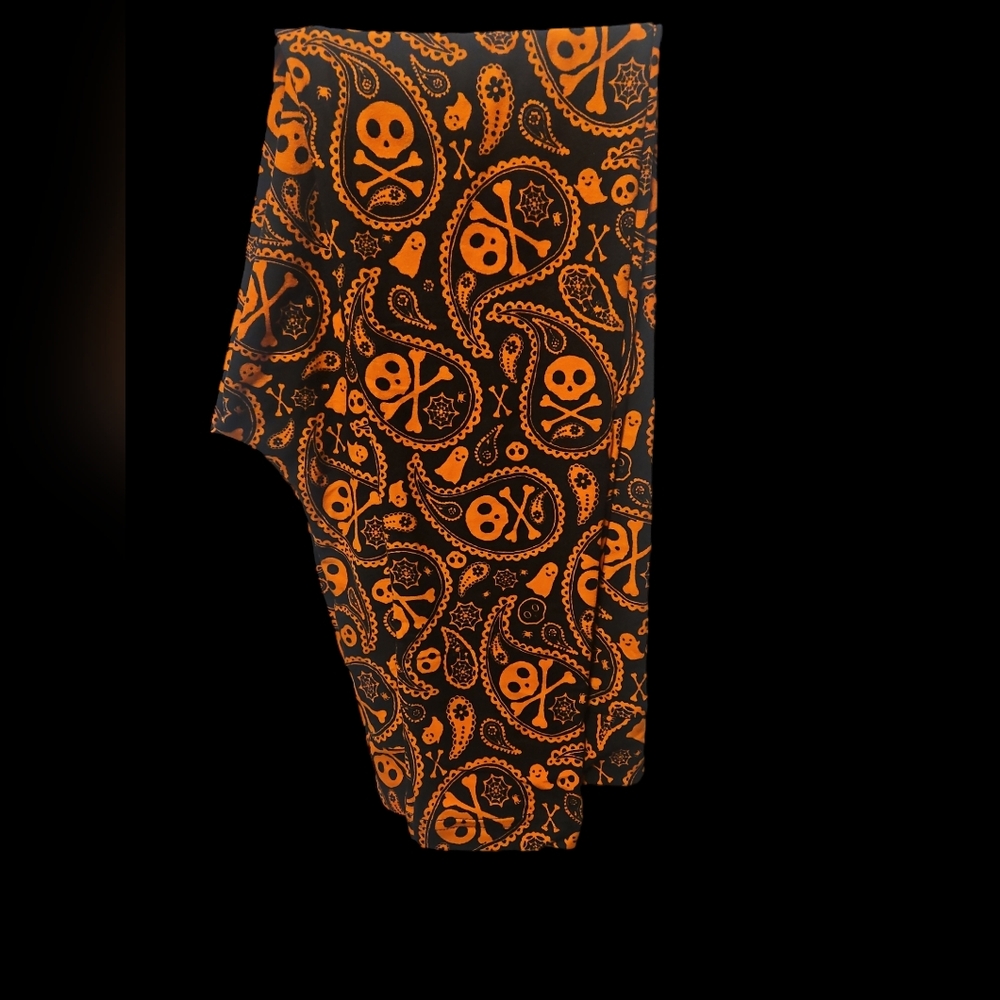 NW/OT Faded Glory Discontinued Paisley Skull and Ghost Leggings Medium
